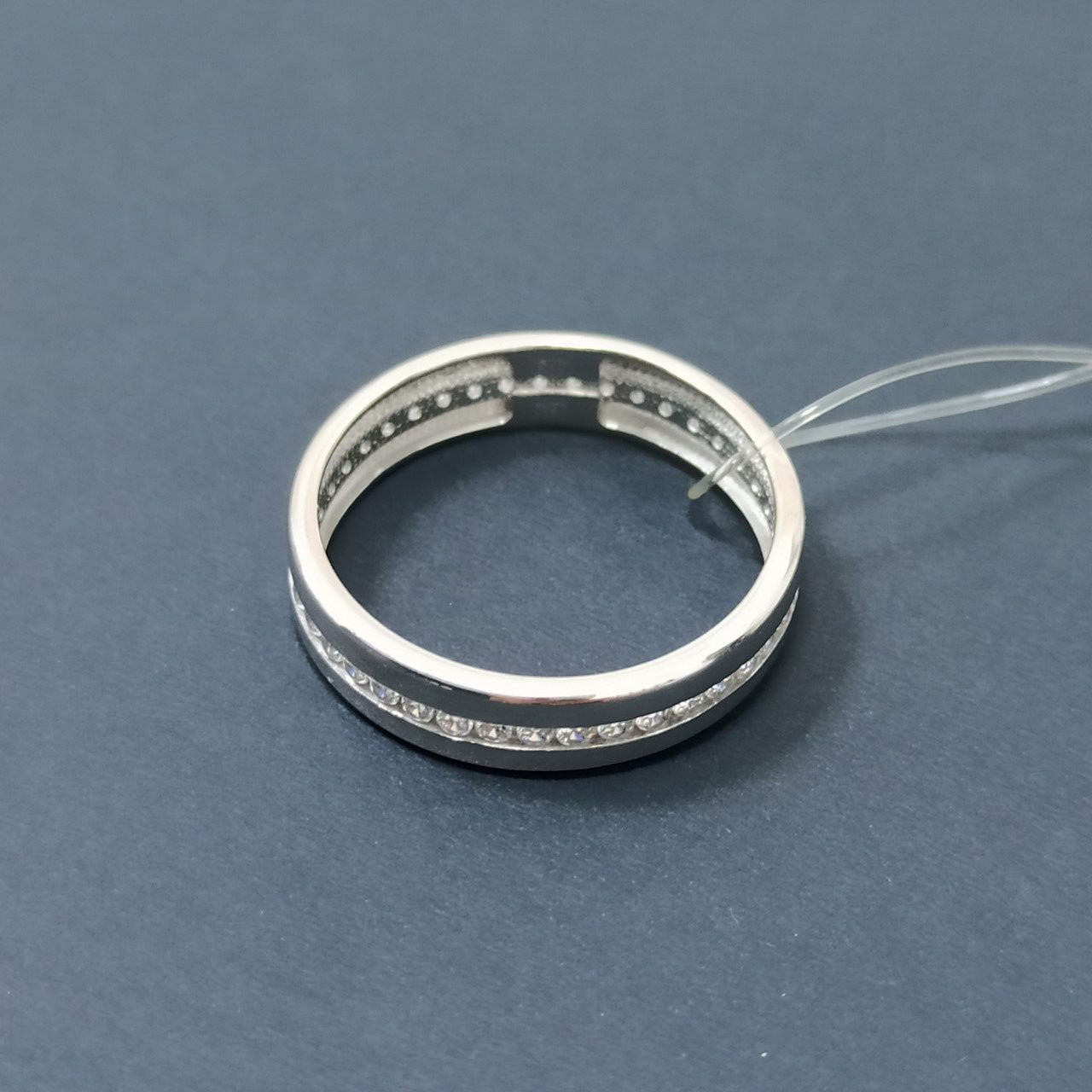 Обручальное кольцо с фианитами 18 размер - фото 3 - id-p92939713