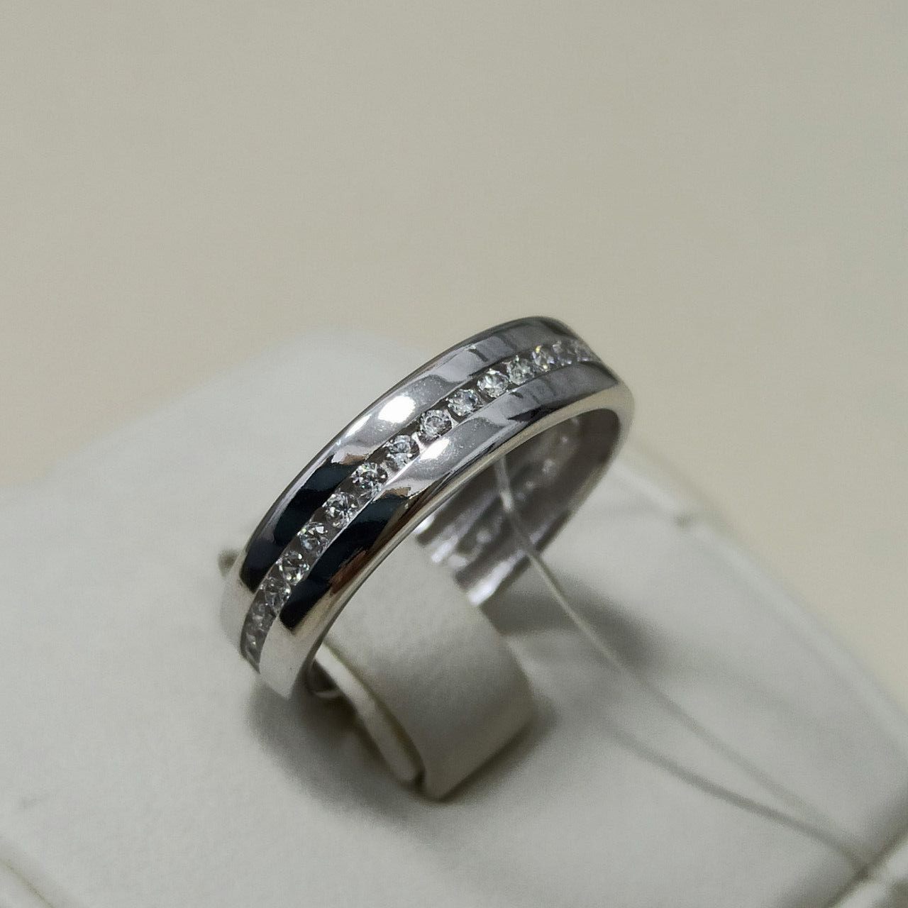 Обручальное кольцо с фианитами 18,5 размер - фото 1 - id-p92939737