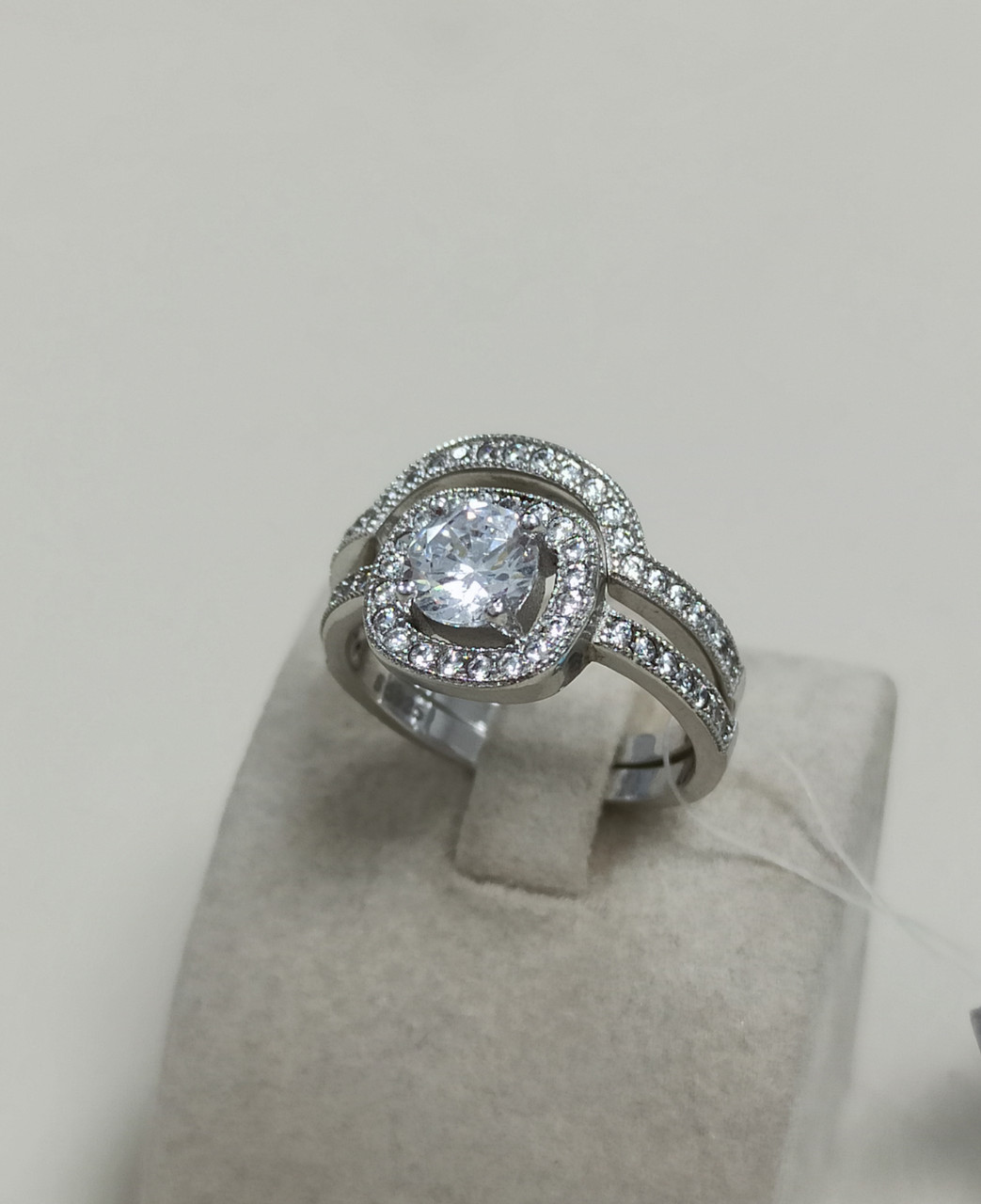 Двойное кольцо / Swarovski
17 размер