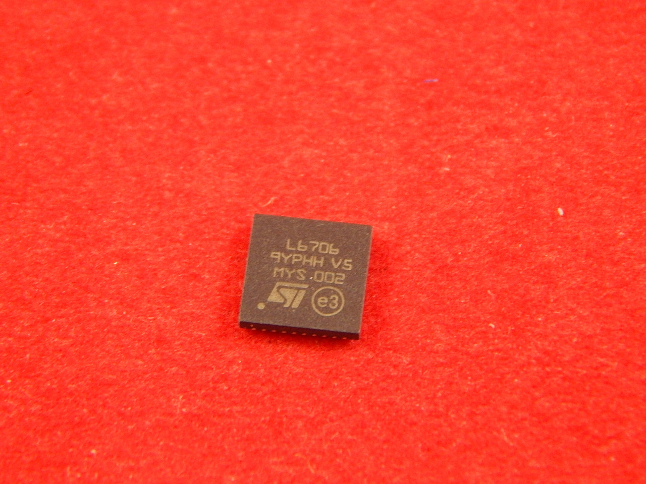L6706 однофазный контроллер со встроенным драйвером - фото 1 - id-p10817675