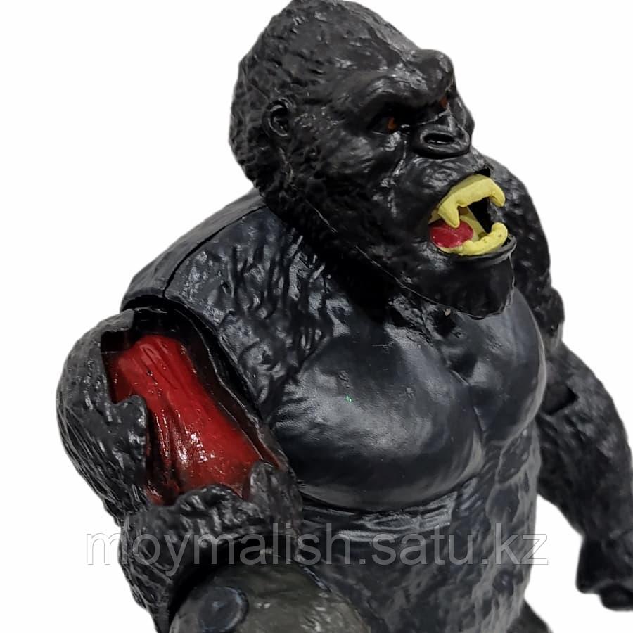 Игровая фигурка Кинг-Конга (King Kong), с боевым топором и телебашней, 15 см - фото 3 - id-p93134477