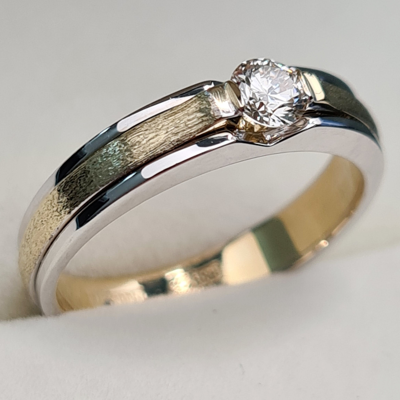 Золотое кольцо с бриллиантами 0.22Сt VS2/J, EX - Cut