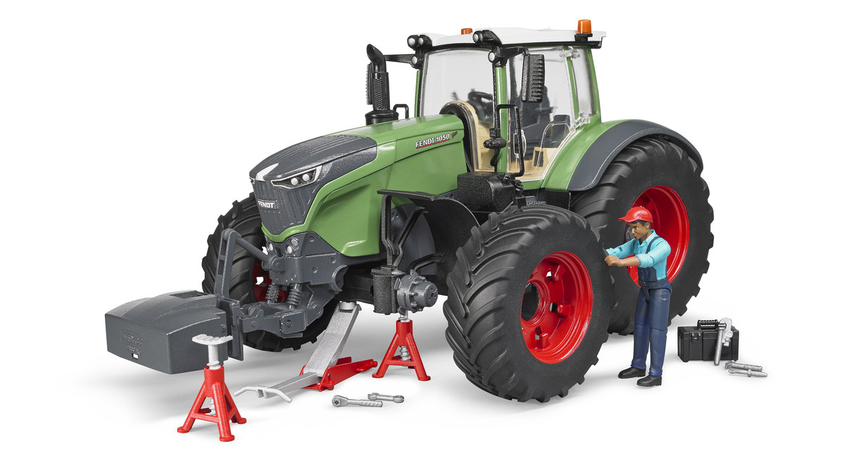 Bruder Трактор с фигуркой и аксессуарами Fendt 1050 Vario