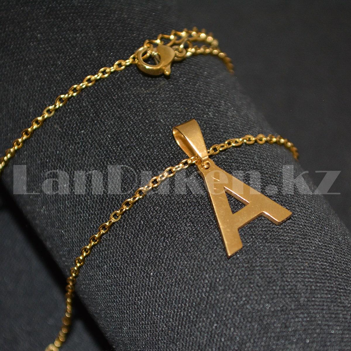 Подвеска с цепочкой буква А золотистая