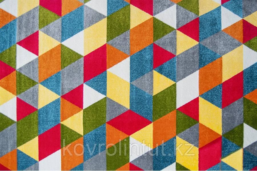 Ковёр KOLIBRI FRIZE 11151/120 1,60 х 2,30 Цветные треугольники