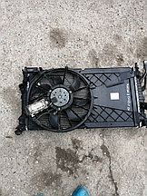 Вентелятор радиатора Mazda 3.  2008г.