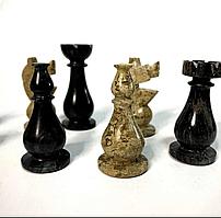Шахматные фигурки из камней оникс