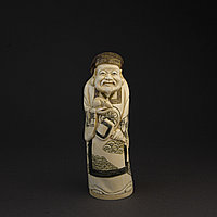 Окимоно «Дайкоку». Божество - удачи и процветания Япония, начало ХХ века Слоновая кость Высота 21 см
