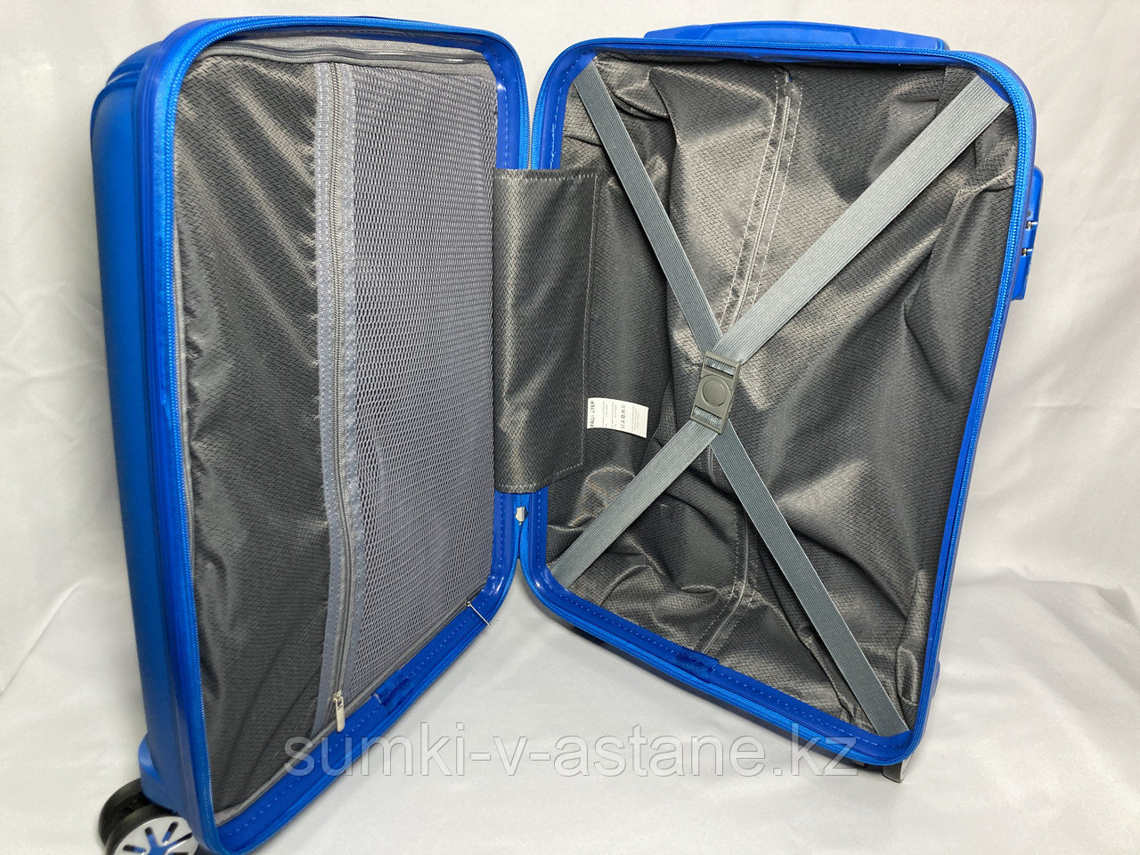 Маленький пластиковый дорожный чемодан на 4-х колёсах "Fast Step". (высота 55 см, ширина 35 см, глубина 21 см) - фото 2 - id-p92605236