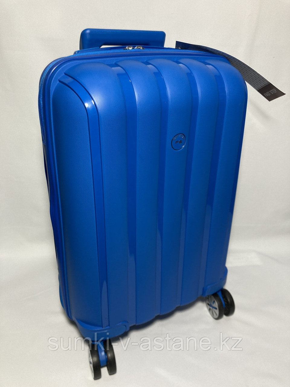 Маленький пластиковый дорожный чемодан на 4-х колесах "FAST STEP" (высота 55 см, ширина 35 см, глубина 21 см)