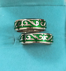 Кольцо национальное обручальное / размеры колец 16 и 17,5 ( зелёная эмаль ) ( ул. Абая 141 )
