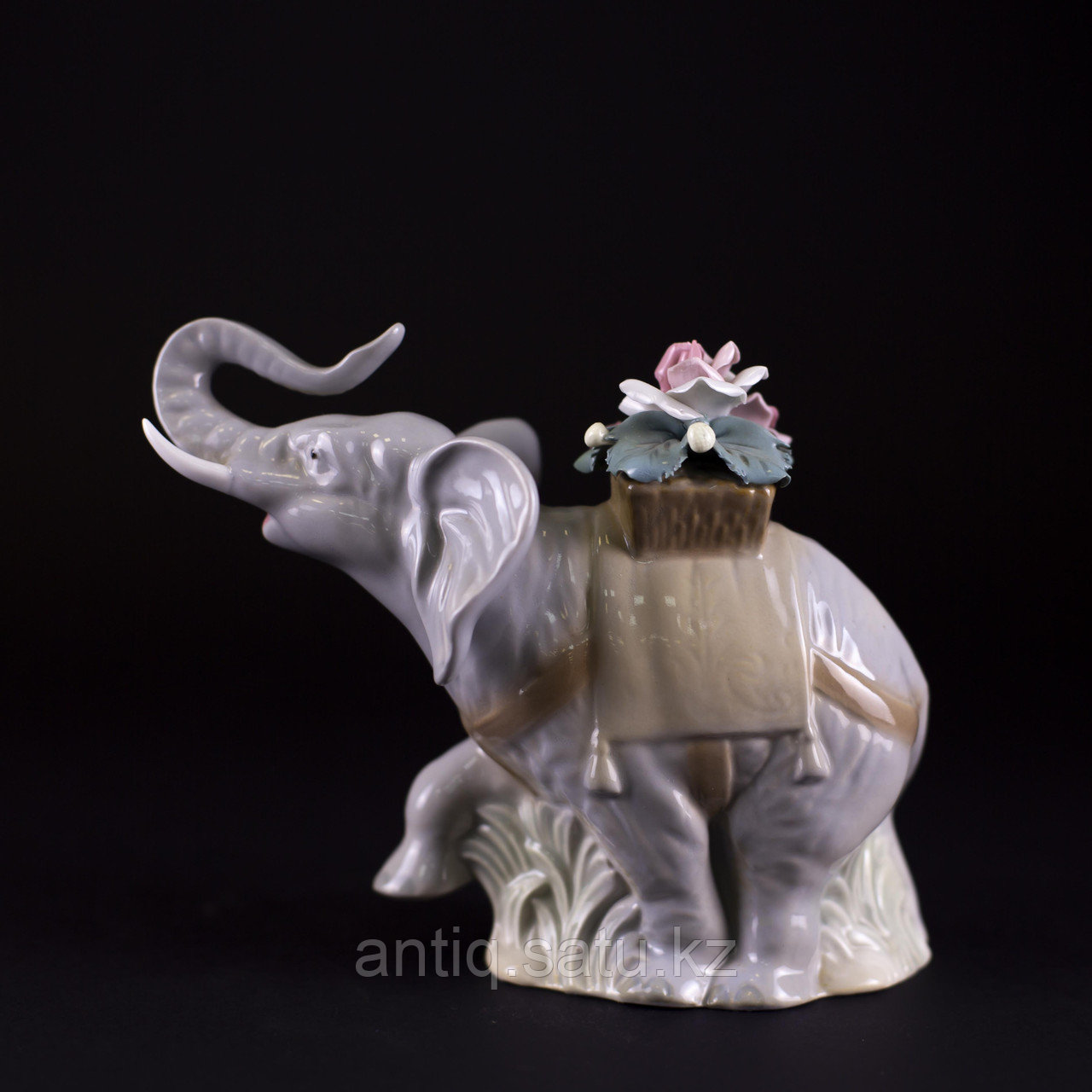 Слон с корзиной цветов Фарфоровая мануфактура Miquel Requena S.A. Испания. II половина XX века Фарфор - фото 1 - id-p94142832