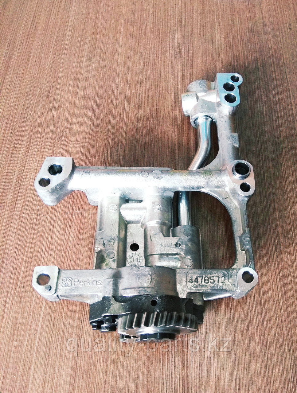 Масляный насос на экскаватор-погрузчик Hidromek 102B (с двигателем Perkins)