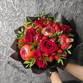 Фруктовый букет в красном и черном цвете