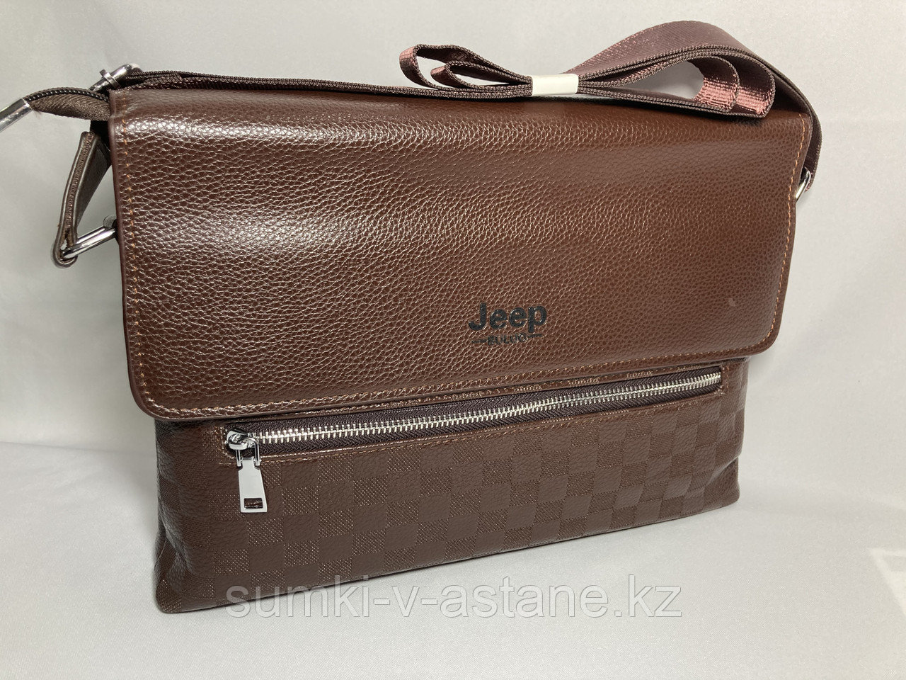 Мужская сумка-мессенджер через плечо "JEEP" (высота 24 см, ширина 34 см, глубина 6 см)