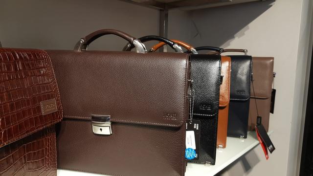 Мужские деловые портфели и сумки-планшетки.