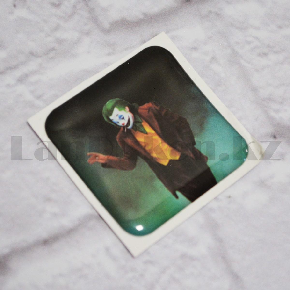 Наклейка объемная для телефона Джокер персонаж Джокер в костюме