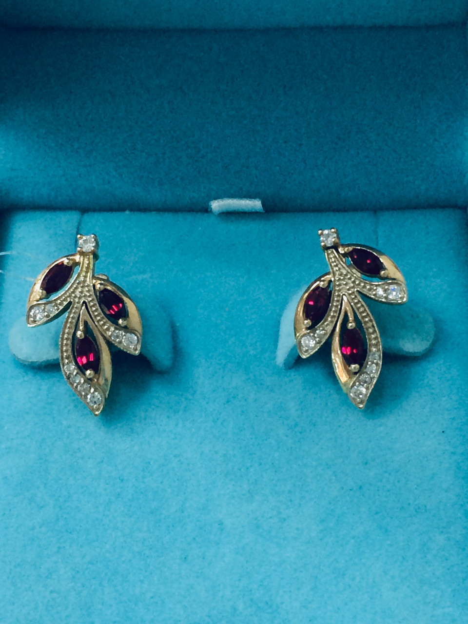 Серьги / красный корунд
