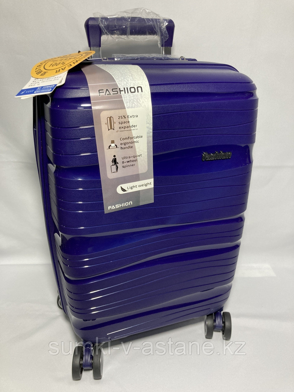 Маленький пластиковый дорожный чемодан на 4-х колесах "Fashion" (высота 53 см, ширина 33 см, глубина 22 см)