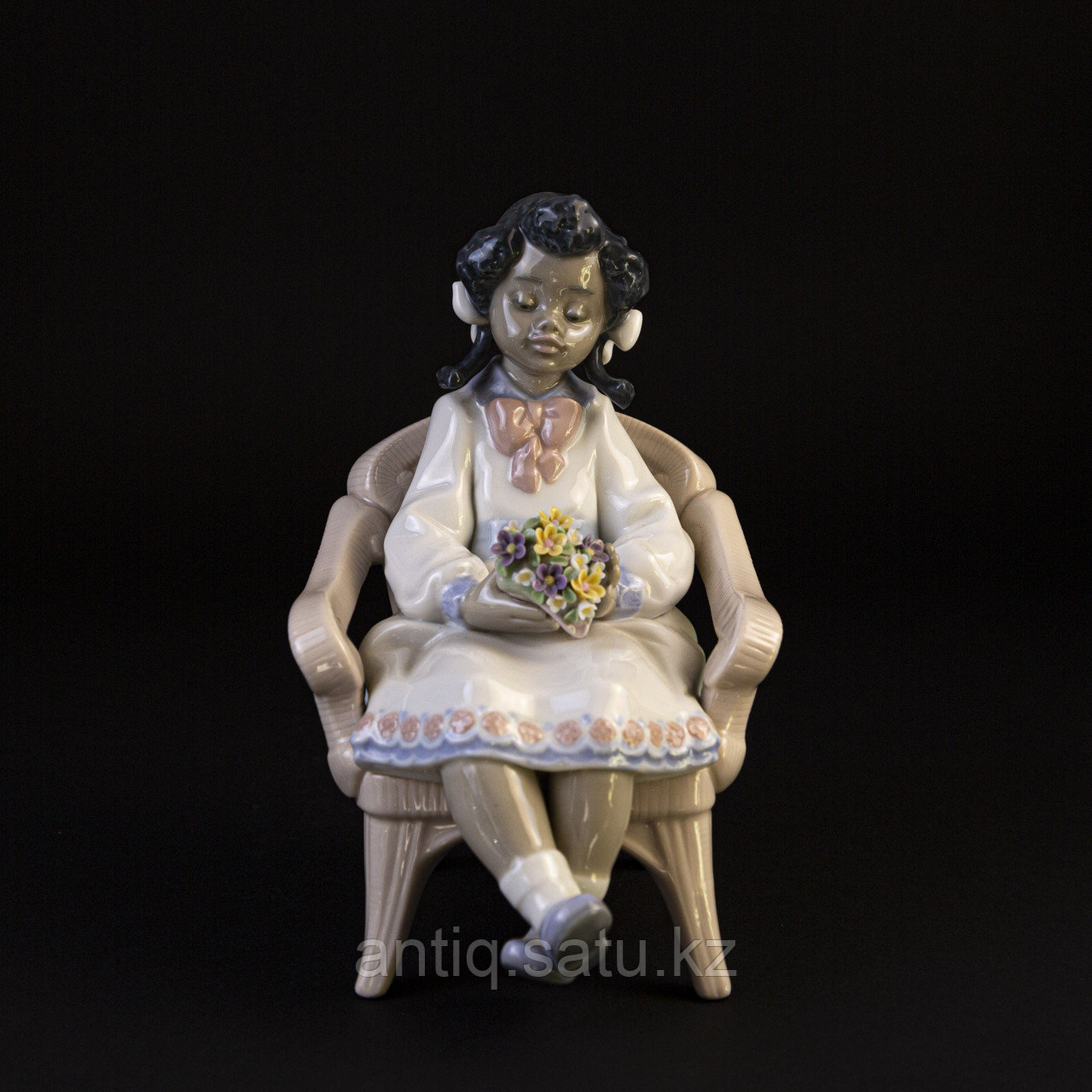 Девочка в кресле Фарфоровая мануфактура Lladro Испания. 1989 год - фото 2 - id-p94711584