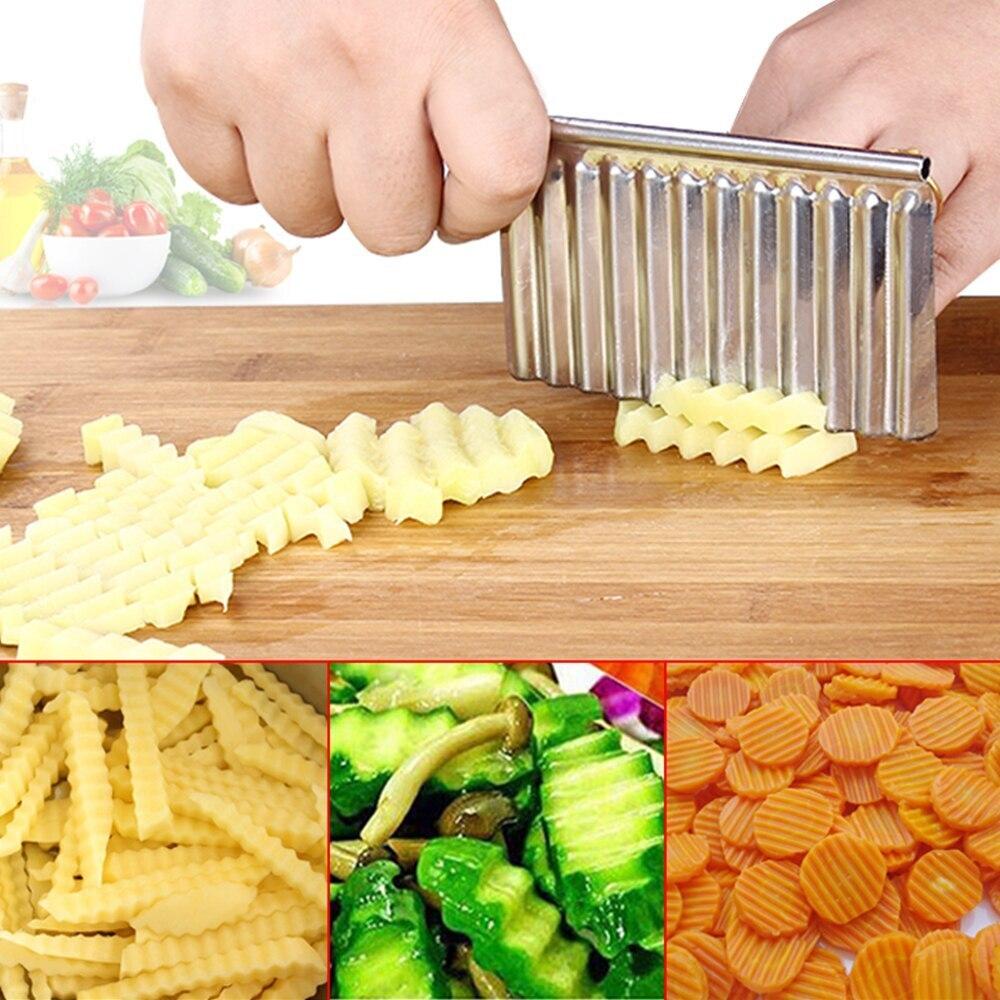 Кухонный волнистый нож для фигурной нарезки овощей и фруктов.