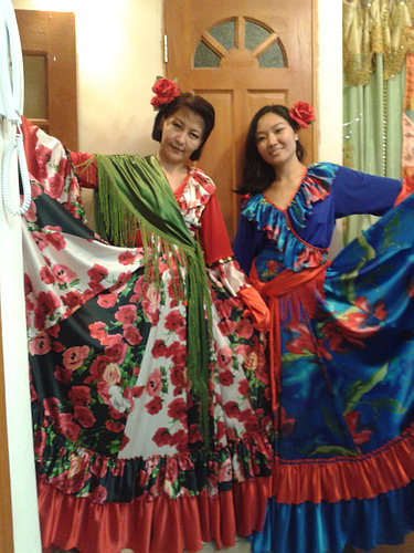 Купальник киген томпақ қызды сиқырлау