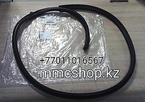 Кузовной уплотнитель передней левой двери паджеро 4 5725A113 митсубиши митсубиси запчасти