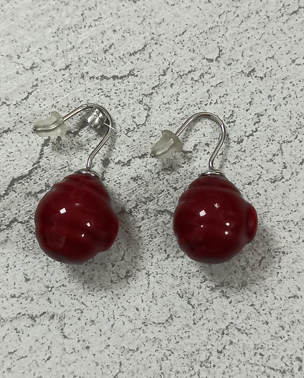 Серьги с красным жемчугом.