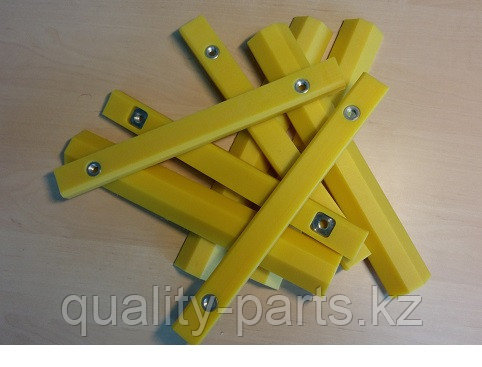 Текстолиты на стрелу на лапы на экскаватор-погрузчик Hidromek 102B, 102S.