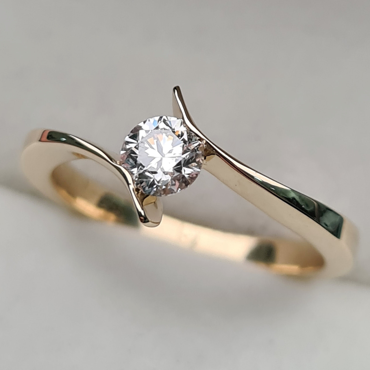 Сертификат IGI 0.36Ct SI2/I, VG-Cut Золотое кольцо с бриллиантом