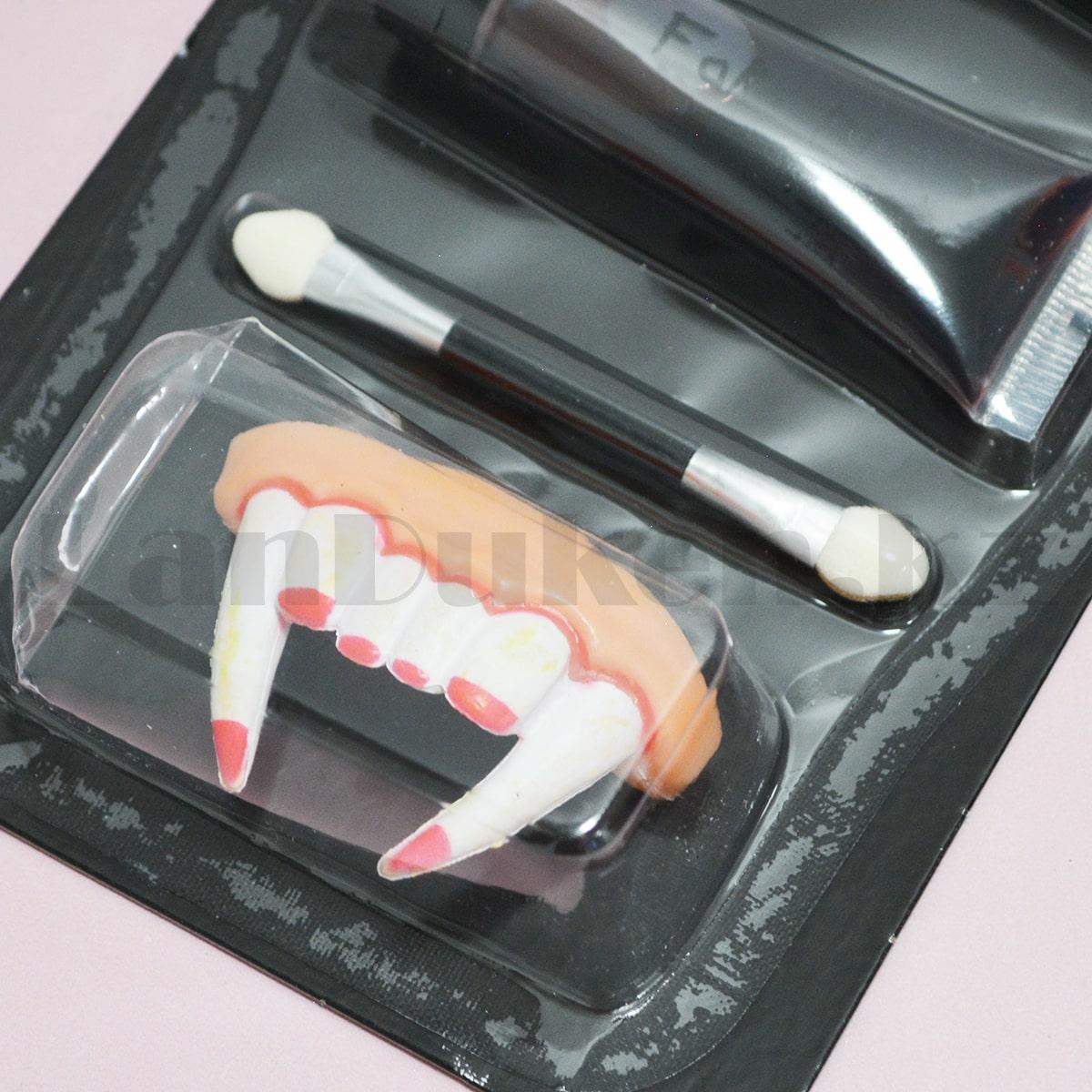 Набор вампира для Хэллоуина зубы белая краска-аквагрим кисточка и искусственная кровь 10 мл - фото 2 - id-p92807349