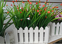 Трава декоративная искусственная с красными цветами в ящике 20x10 см