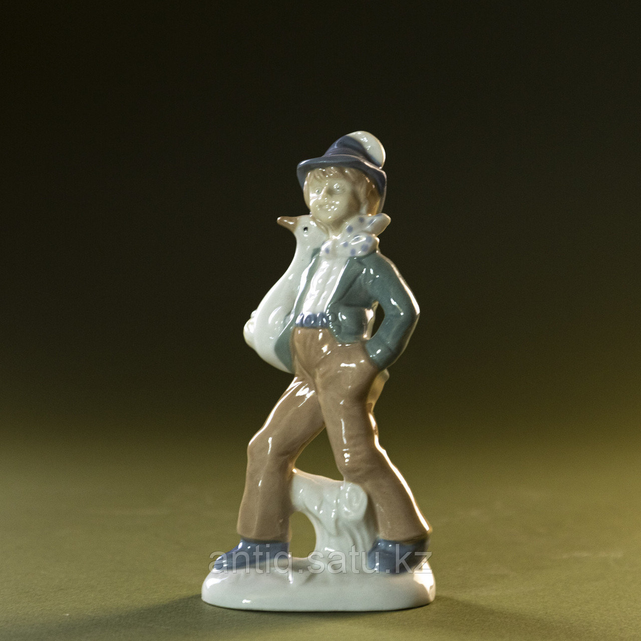 Мальчик с гусем Фарфоровая мануфактура Grafenthal Германия. II половина ХХ века Фарфор, скульптурная лепка - фото 1 - id-p95248430