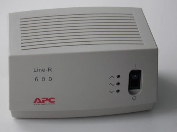 Стабилизатор напряжения APC LE600I 220В 600Вт (Код: ) - фото 1 - id-p95302647