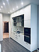 Кухня белая серая в два яруса с фасадами фрезеровка модель 2021 года, фото 3