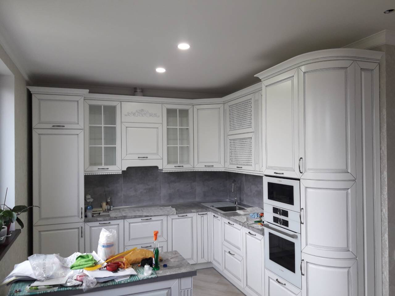 Кухня на заказ в классическом стиле Blum-067