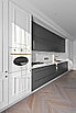 Белая кухня с фасадами без ручек и тумбами графит матовый, фото 2