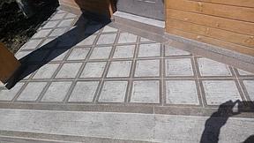 Обоженный гранит в плитках