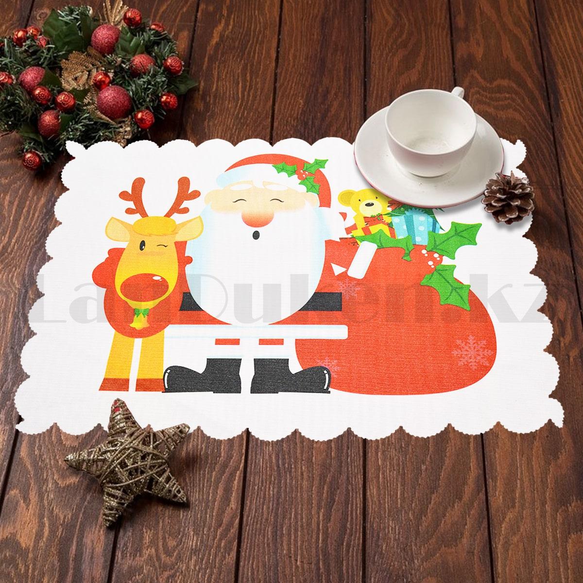 Салфетка сервировочная новогодняя Санта с подарками 46x33 см