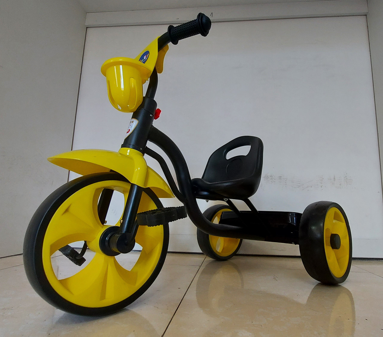 Красивый детский трехколесный велосипед "Hulk". Черно-желтый.