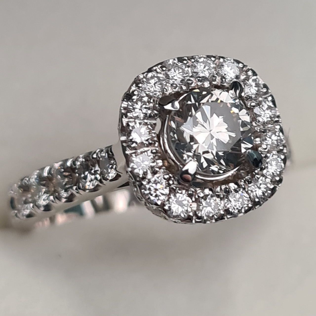 Золотое кольцо с бриллиантами 1.96Ct VVS2-VS2/L, VG-Cut