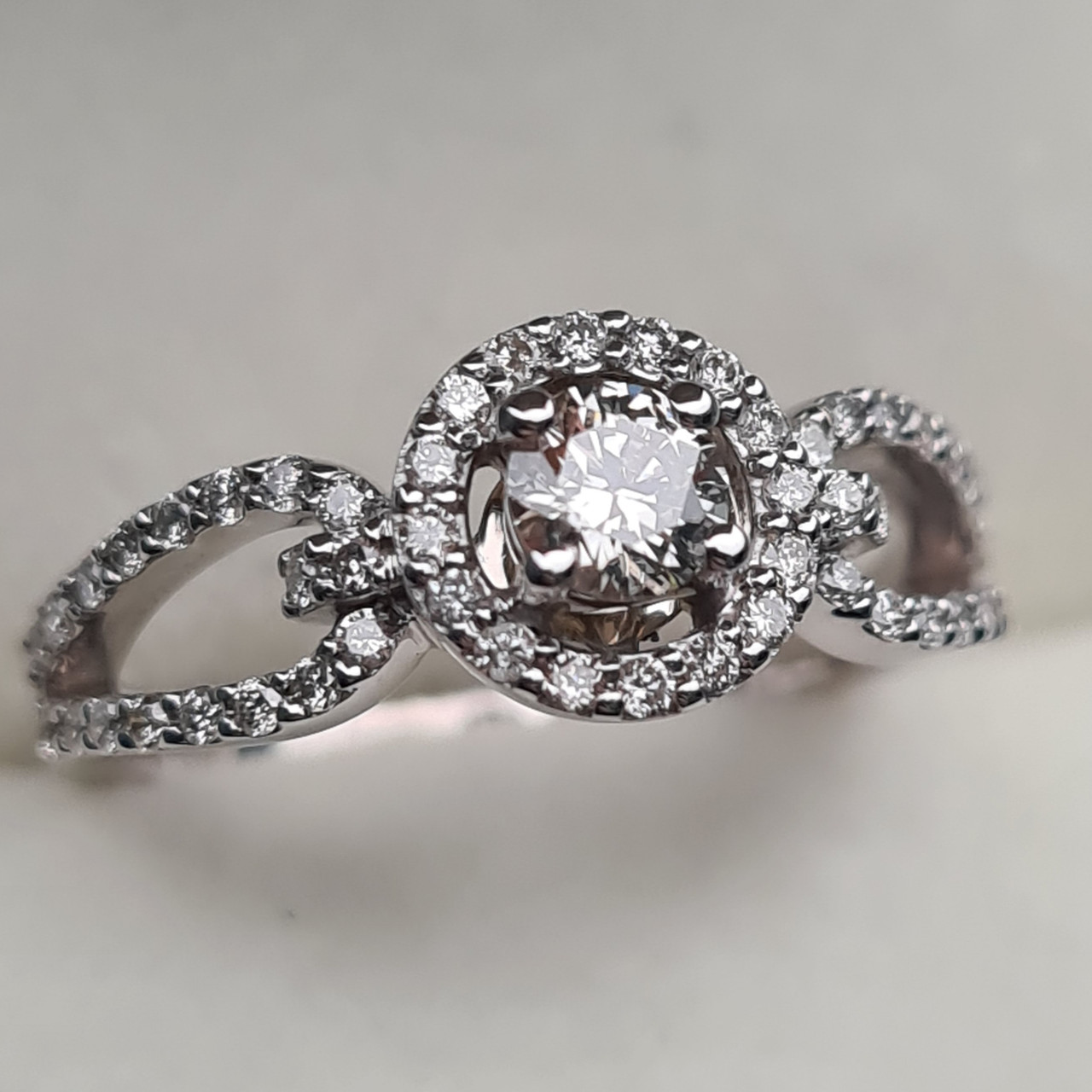 Золотое кольцо с бриллиантами 0.53Ct VS2/J, EX-Cut