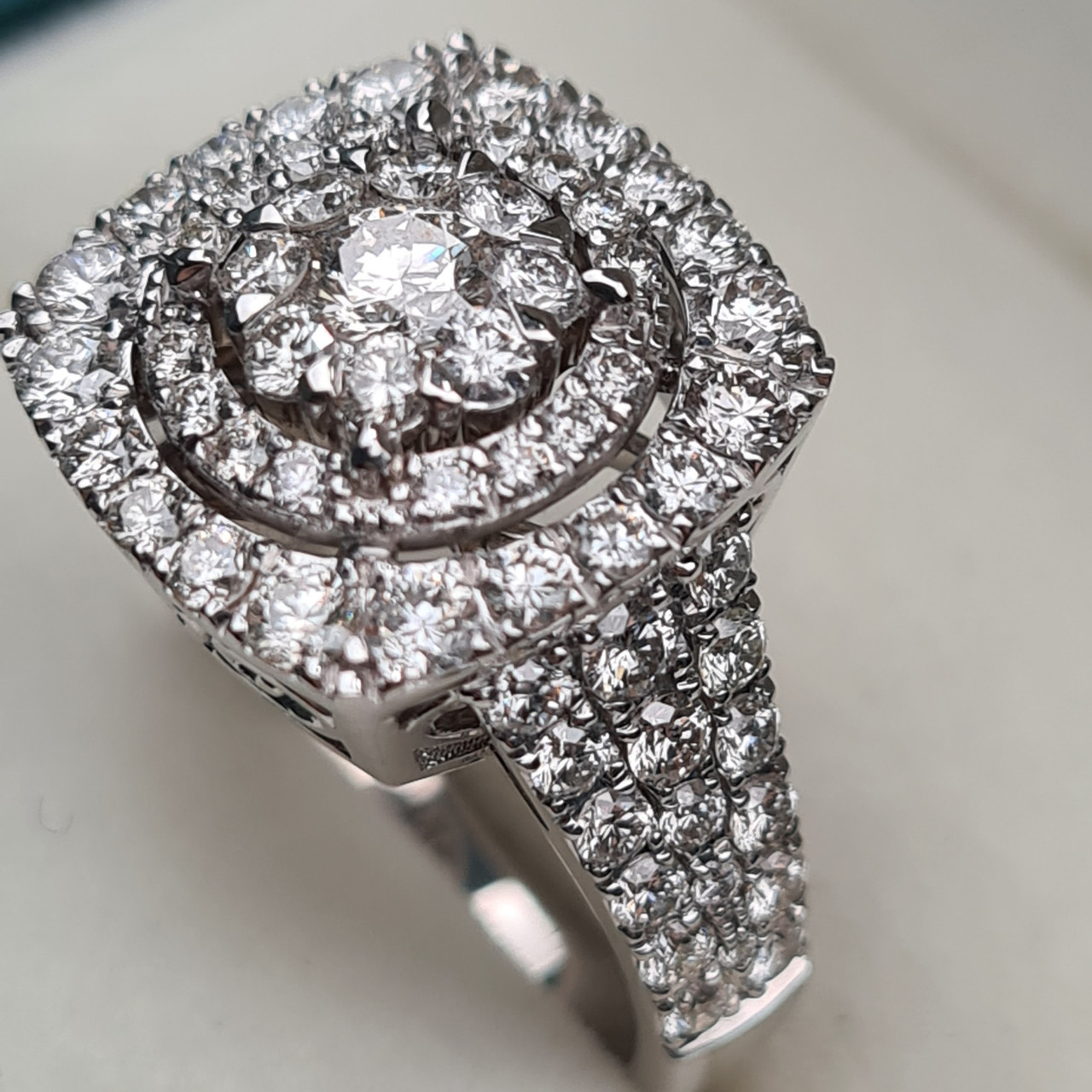 Золотое кольцо с бриллиантами 2.28Ct VS2/I, EX-Cut