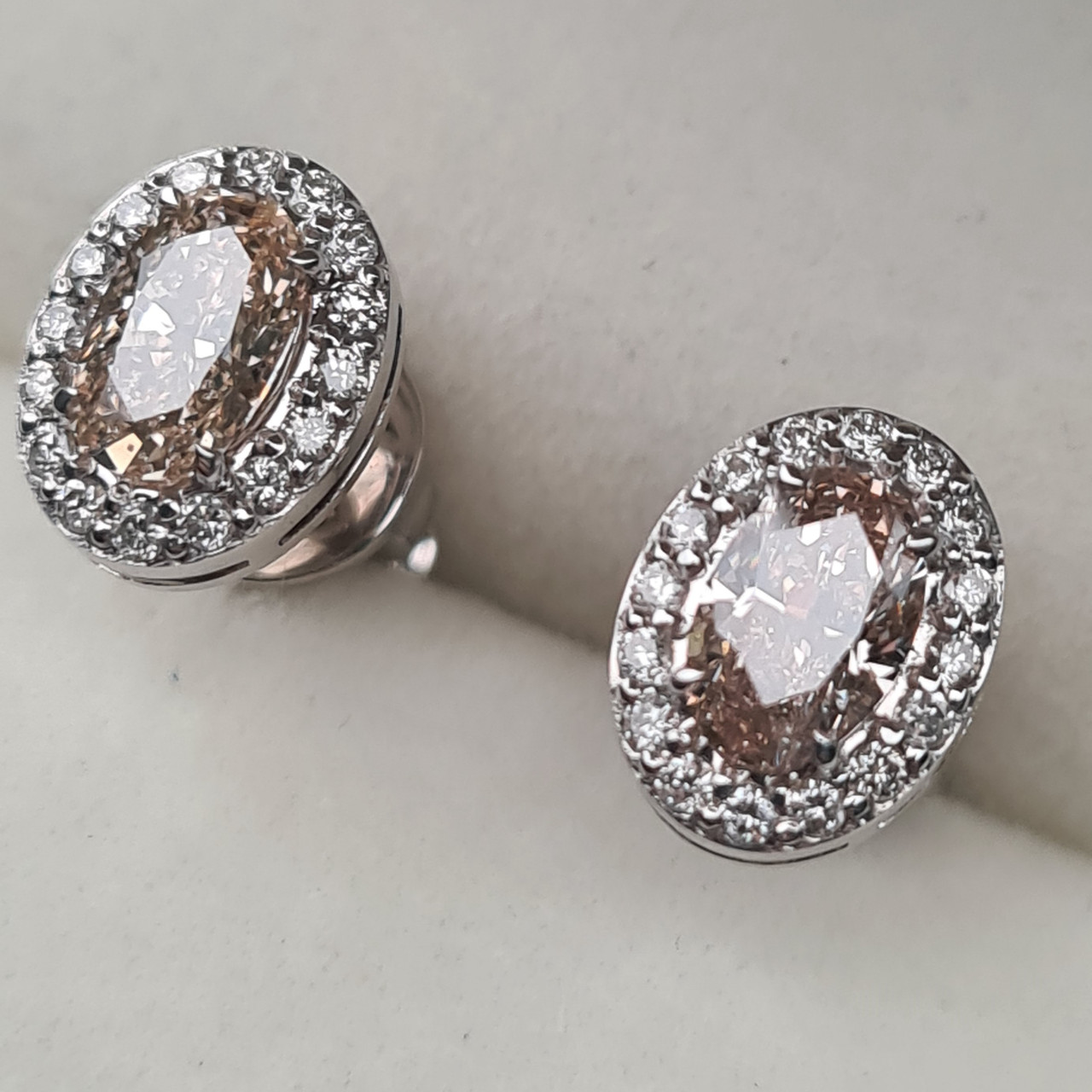 Золотые серьги с бриллиантами 0.80Ct SI2-VS2/J, ОВАЛ огранка