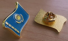 Флажки Республики Казахстан,  ширина 2.5 см, высота 1.8 см, толщина 2 мм