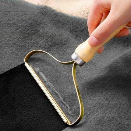 Щетка-скребок для удаления катышков, ворса и шерсти с одежды, мебели и ковров «Миниклинер», фото 1