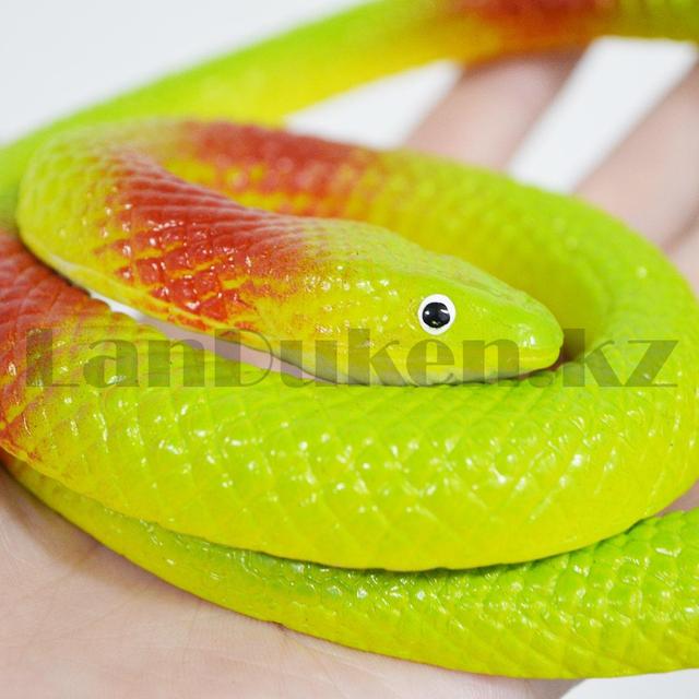 Еркектер резеңке қуыршақты сиқырлайды Еркектер резеңке қуыршақты сиқырлайды