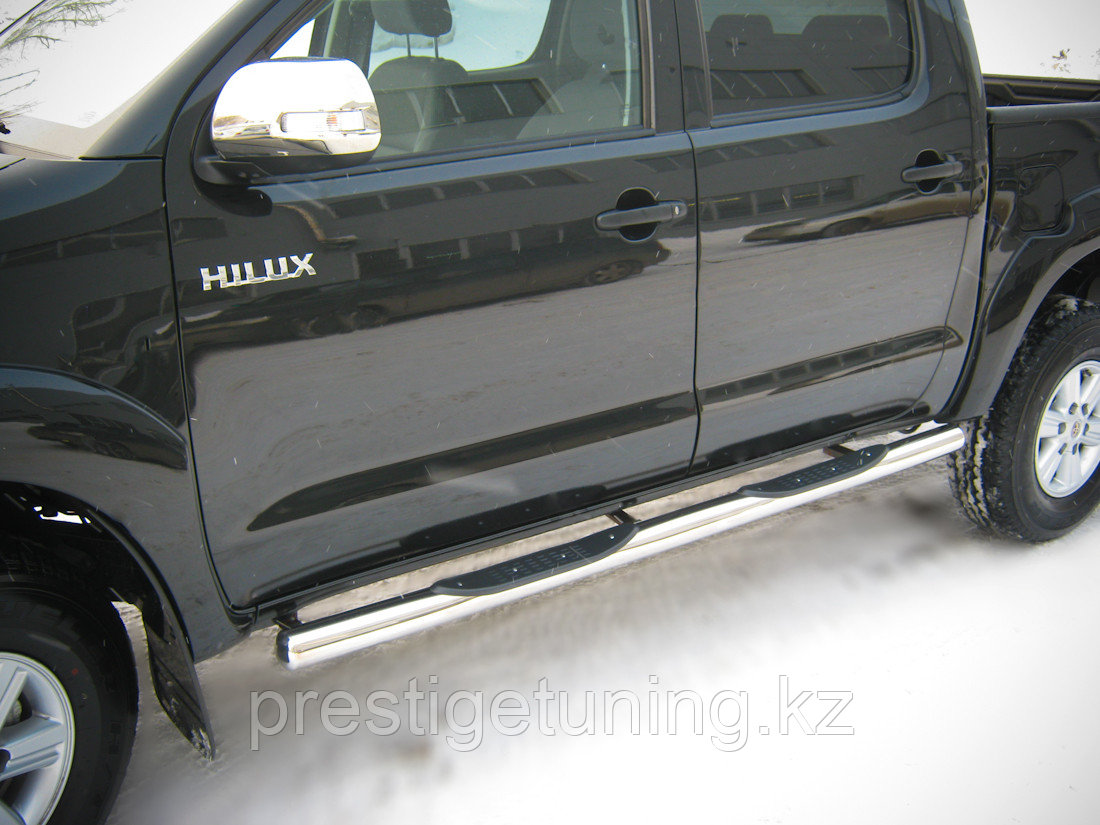 Пороги труба d76 с накладками (вариант 3) Hilux 2012-2015 - фото 1 - id-p96185867