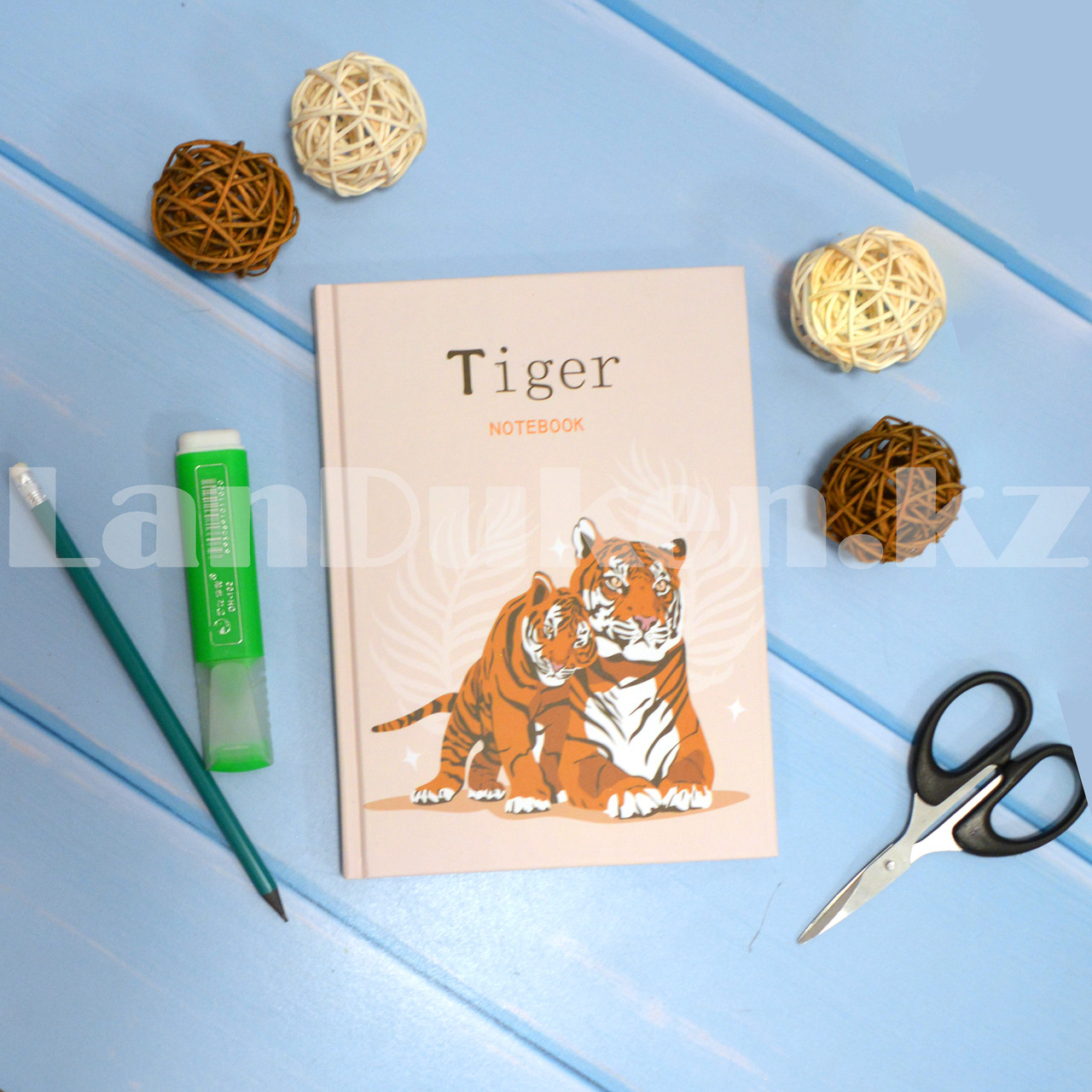 Блокнот в клеточку с Тигром и тигренком Tiger Notebook 15 на 20.5 cм бежевый - фото 4 - id-p96277164