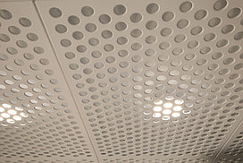 Перфорированные подвесные потолочные панели Wavy+ перфорированный потолок